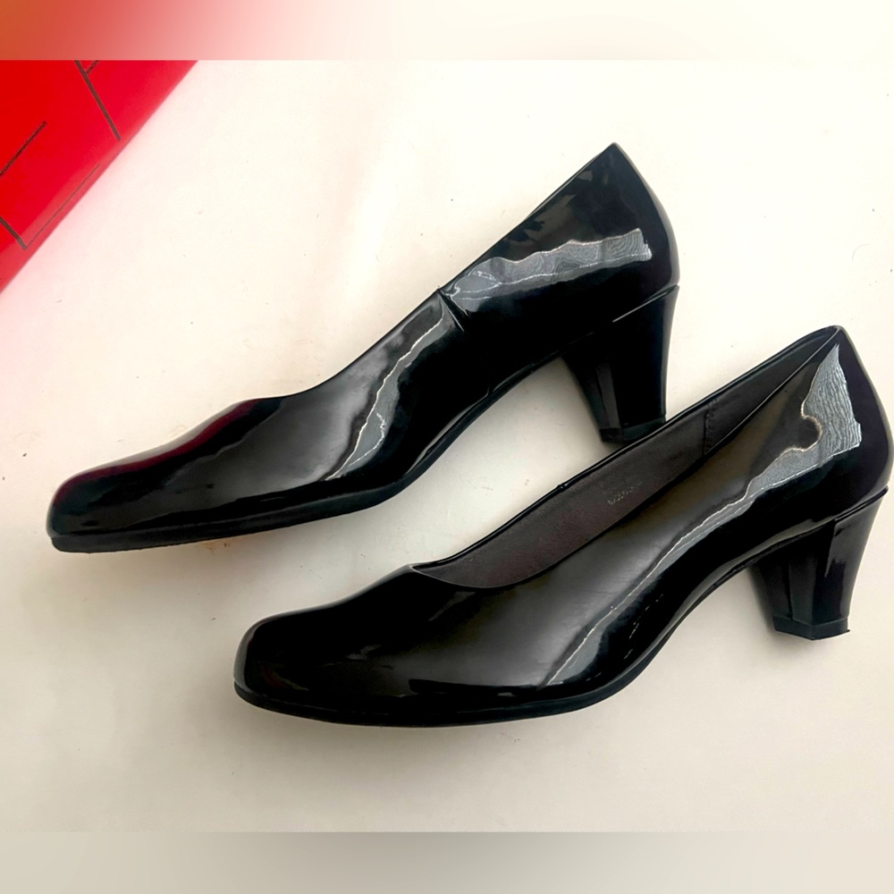 Aerosole heels
